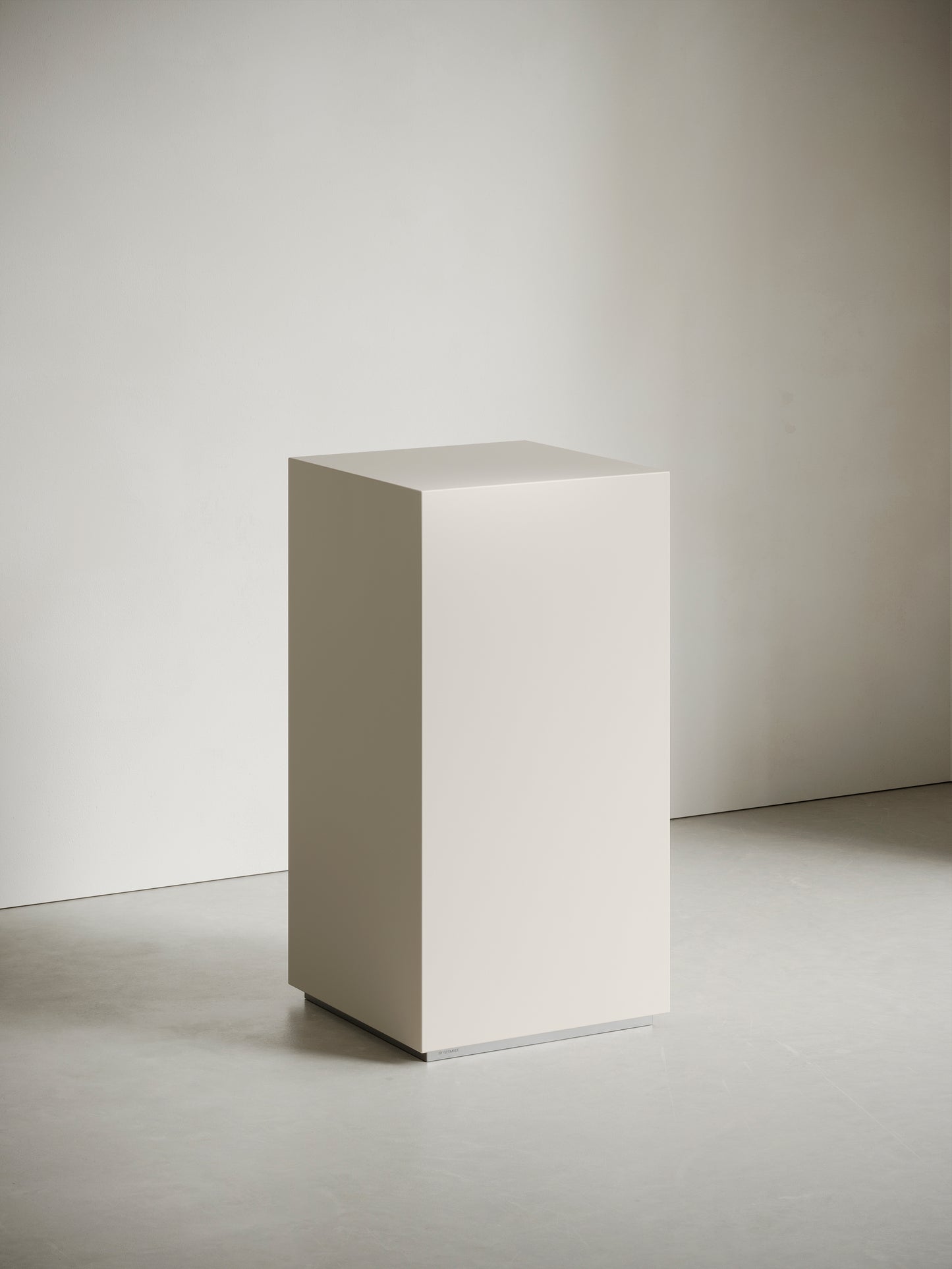 Display Columns | Off-White