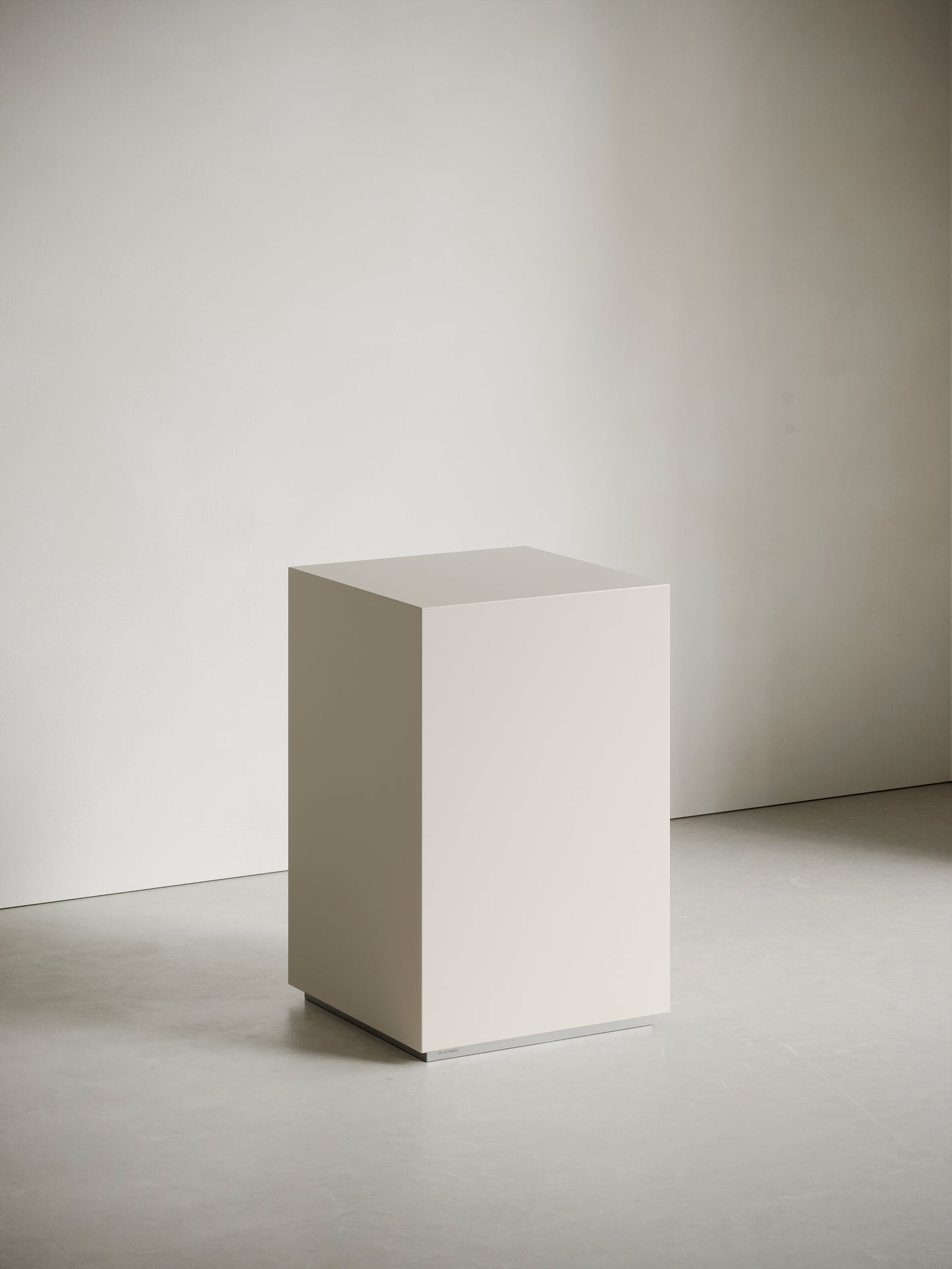 Display Columns | Off-White