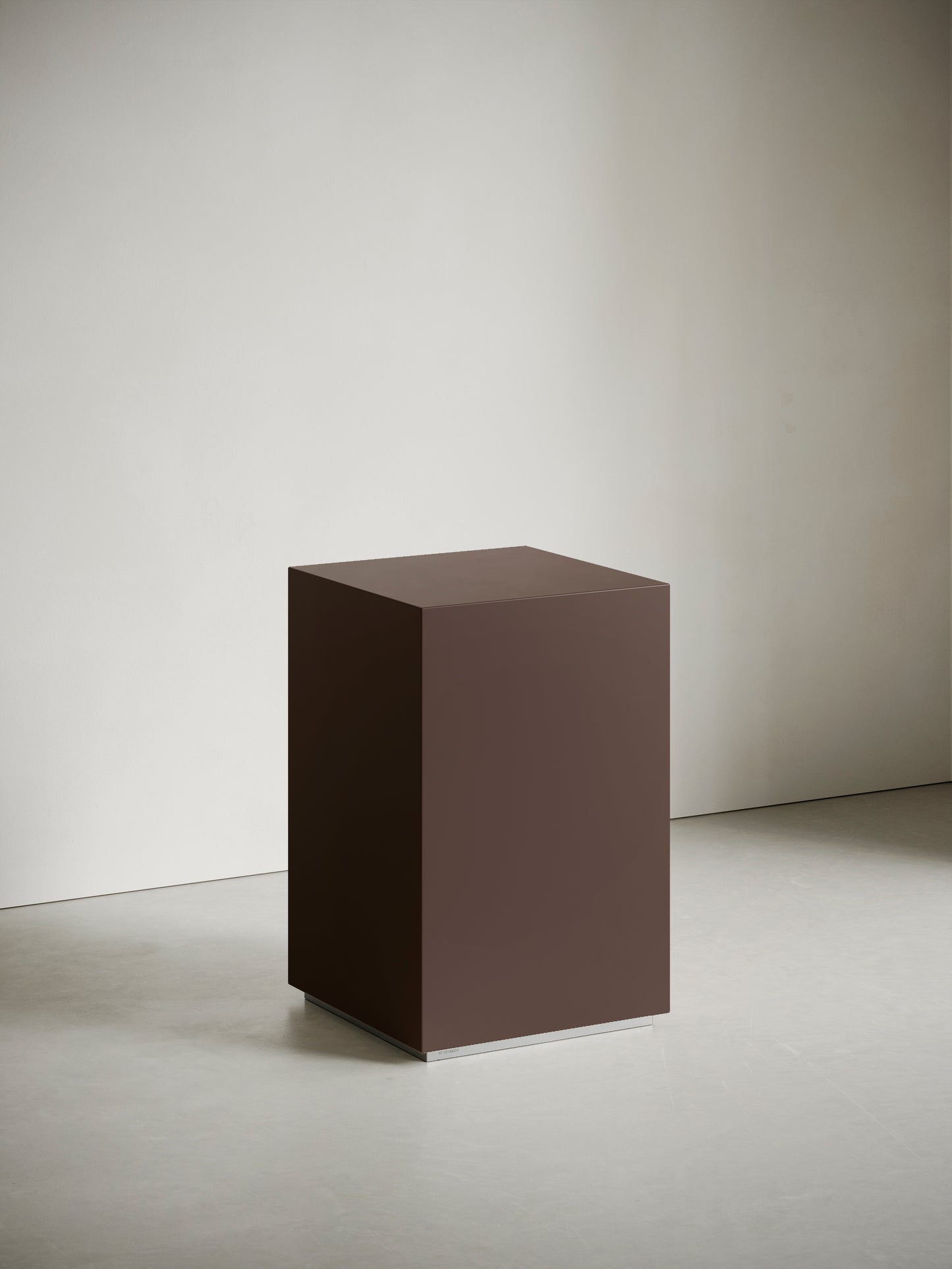 Display Columns | Dark Brown