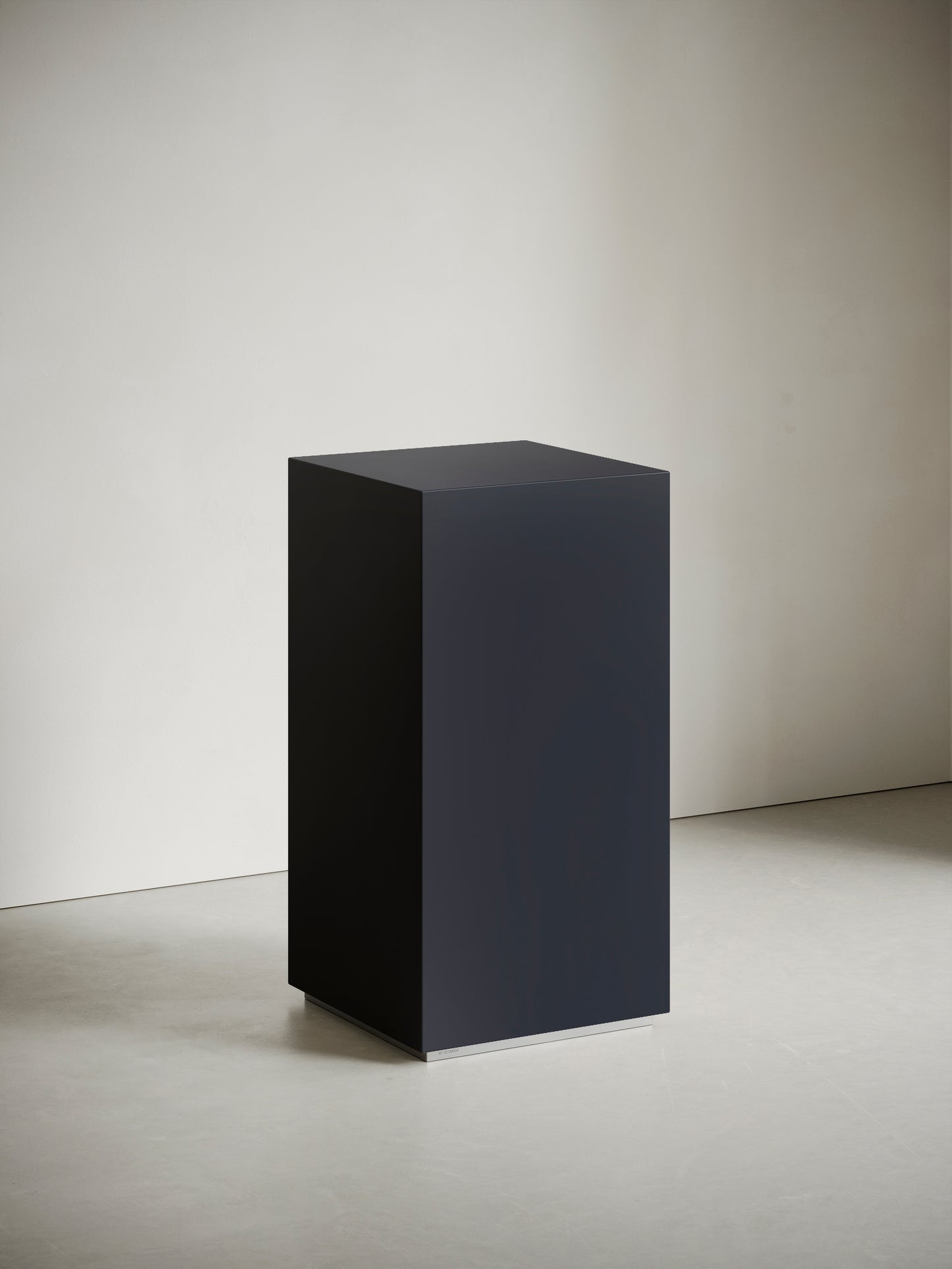 Exhibition columns | Night Navy