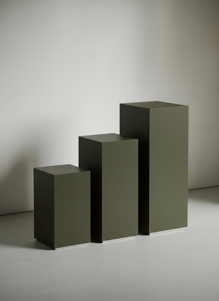 Kolumny ekspozycyjne | Wojskowy Zielony - BY GEOMADE